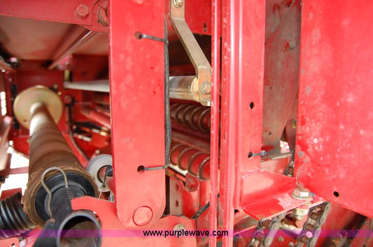 image for item D3244 2009 New Holland BR780 round baler