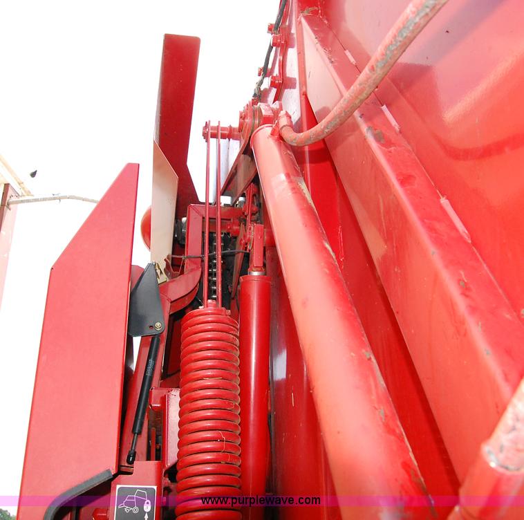 image for item D3244 2009 New Holland BR780 round baler