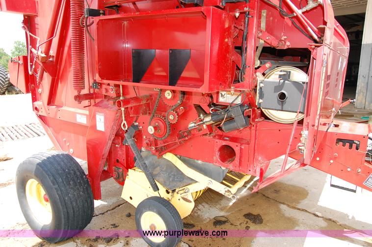 image for item D3244 2009 New Holland BR780 round baler