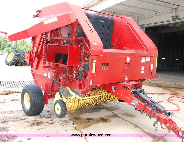 image for item D3244 2009 New Holland BR780 round baler