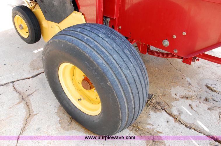 image for item D3244 2009 New Holland BR780 round baler
