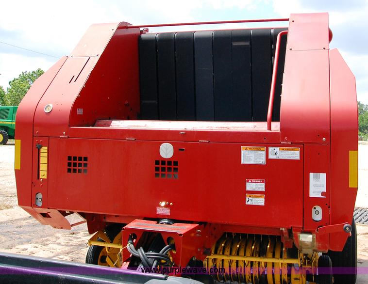 image for item D3244 2009 New Holland BR780 round baler
