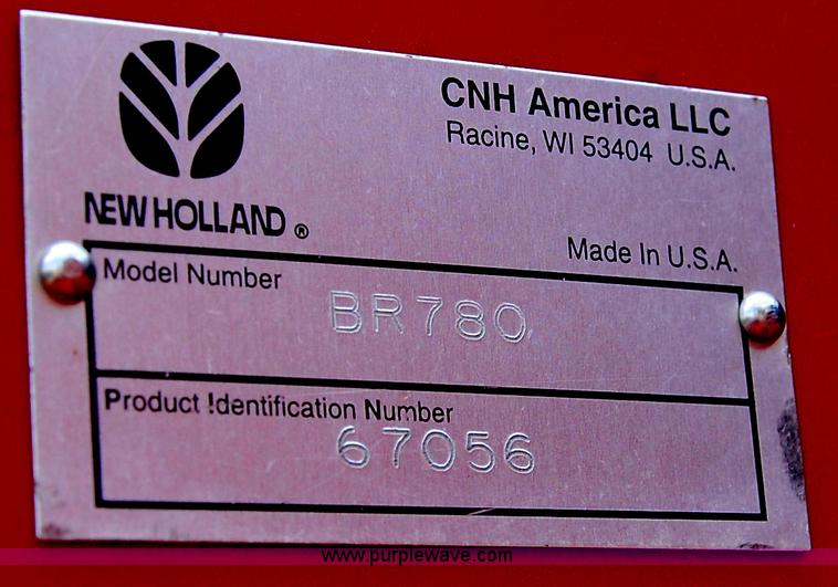 image for item D3244 2009 New Holland BR780 round baler