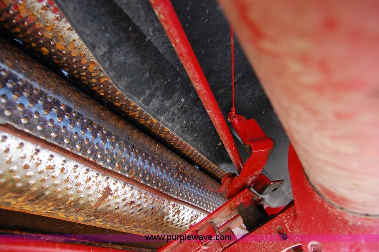 image for item D3244 2009 New Holland BR780 round baler