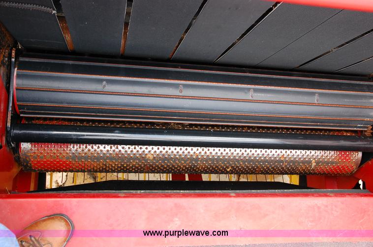 image for item D3244 2009 New Holland BR780 round baler