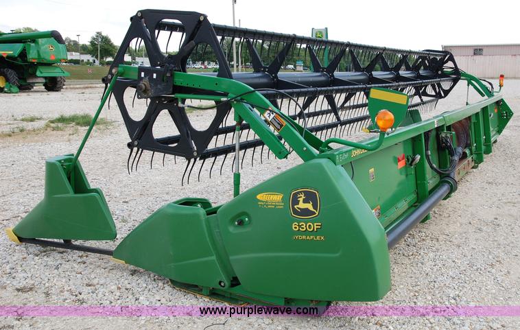 image for item D3245 2006 John Deere 630F 30' flex platform header