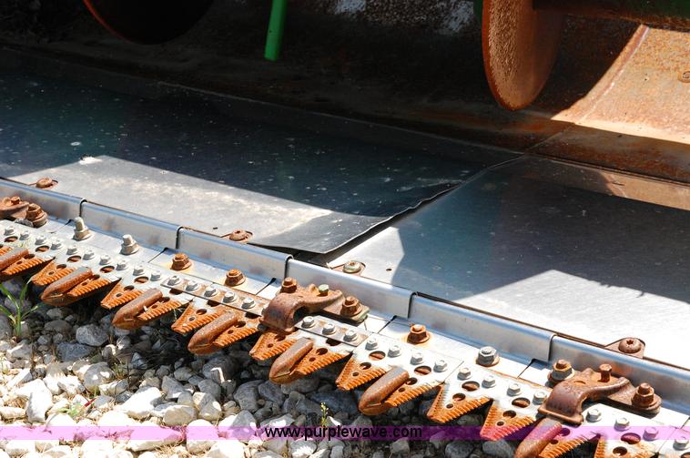 image for item D3245 2006 John Deere 630F 30' flex platform header