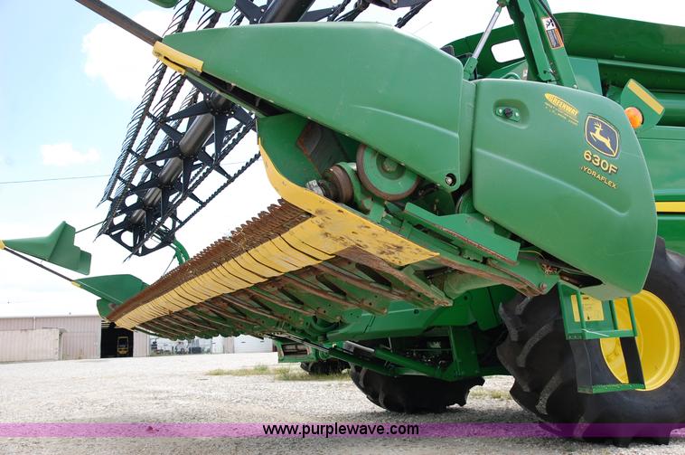 image for item D3245 2006 John Deere 630F 30' flex platform header