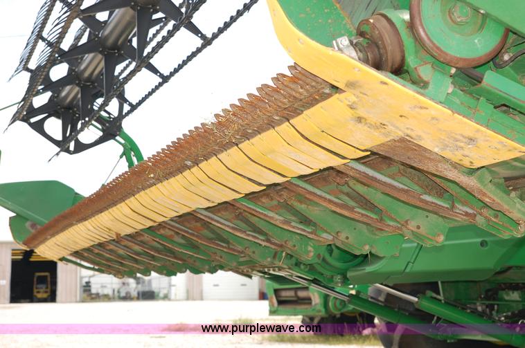image for item D3245 2006 John Deere 630F 30' flex platform header