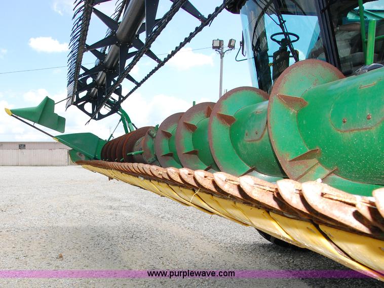 image for item D3245 2006 John Deere 630F 30' flex platform header