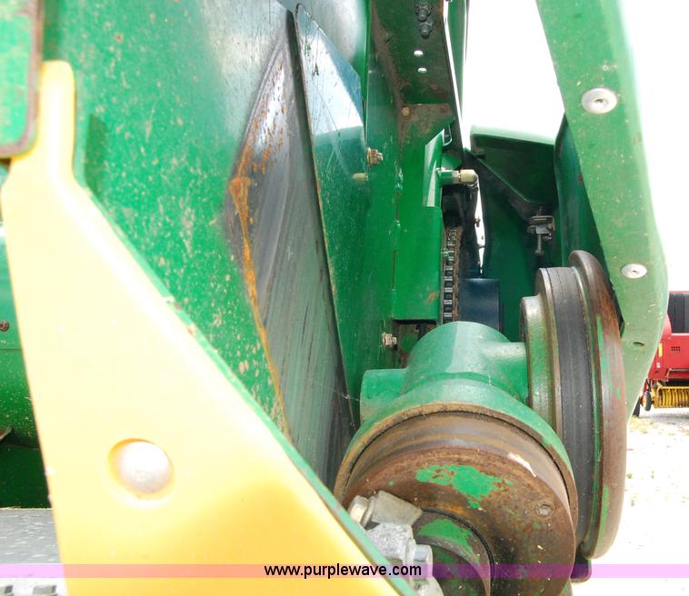 image for item D3245 2006 John Deere 630F 30' flex platform header