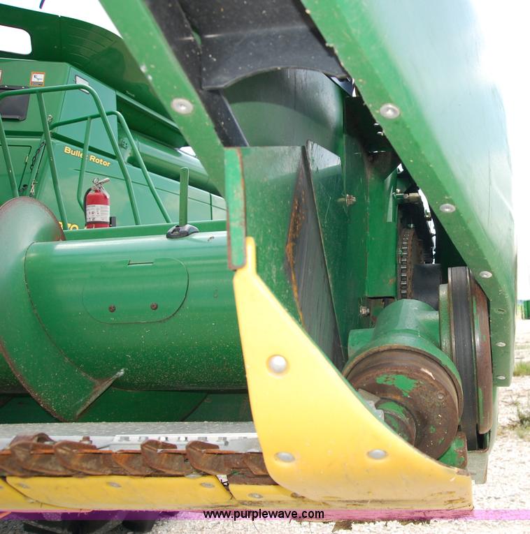 image for item D3245 2006 John Deere 630F 30' flex platform header