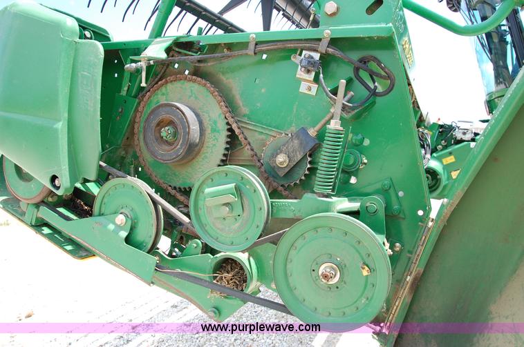 image for item D3245 2006 John Deere 630F 30' flex platform header