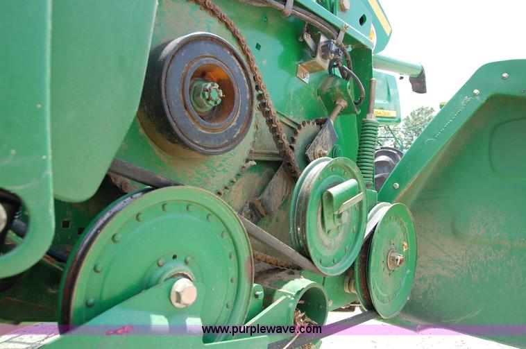 image for item D3245 2006 John Deere 630F 30' flex platform header