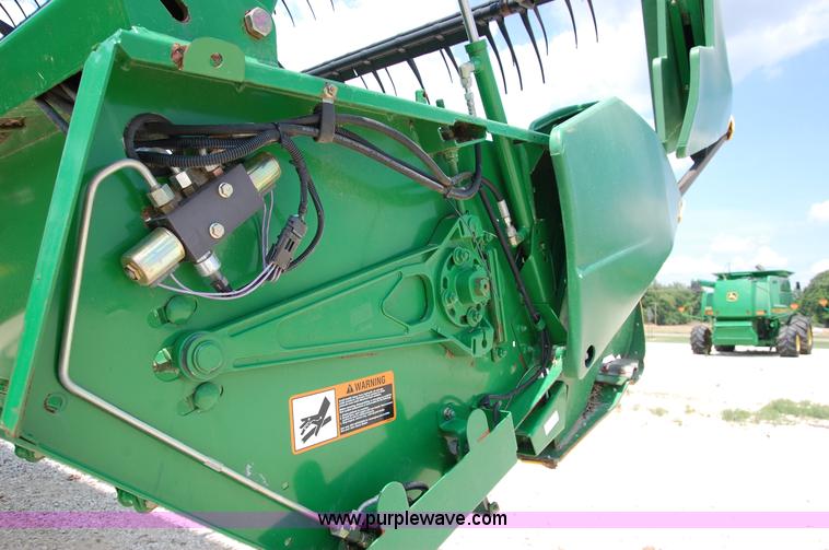 image for item D3245 2006 John Deere 630F 30' flex platform header