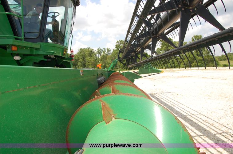 image for item D3245 2006 John Deere 630F 30' flex platform header