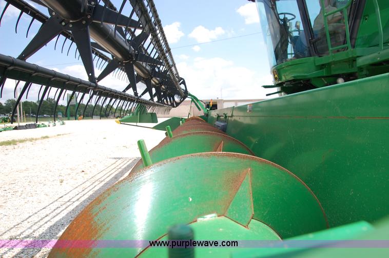 image for item D3245 2006 John Deere 630F 30' flex platform header