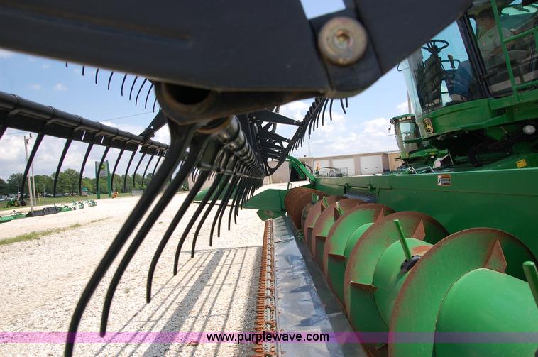 image for item D3245 2006 John Deere 630F 30' flex platform header