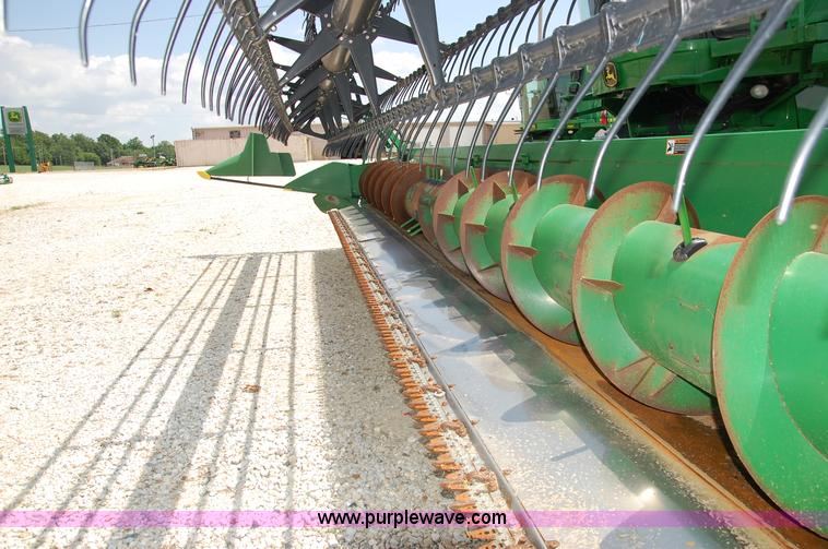 image for item D3245 2006 John Deere 630F 30' flex platform header