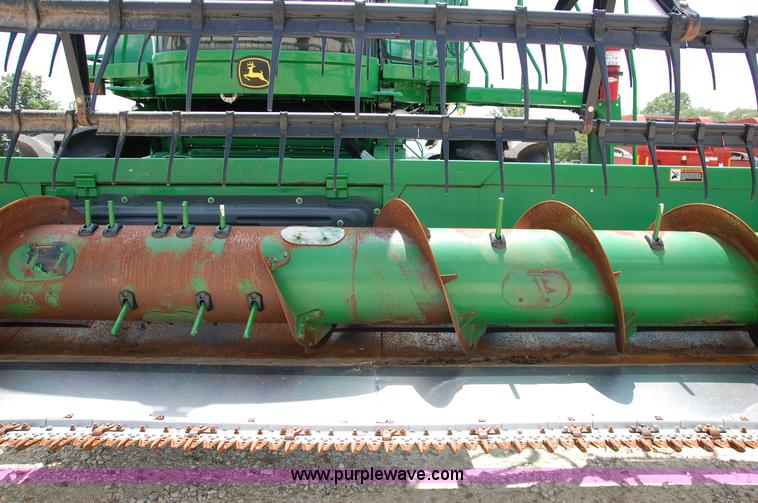 image for item D3245 2006 John Deere 630F 30' flex platform header