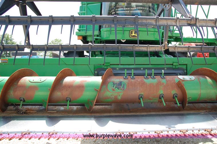 image for item D3245 2006 John Deere 630F 30' flex platform header