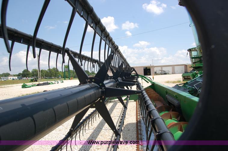 image for item D3245 2006 John Deere 630F 30' flex platform header