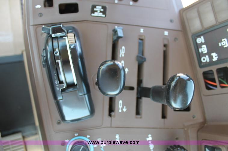 image for item D3246 2001 John Deere 6410 MFWD tractor