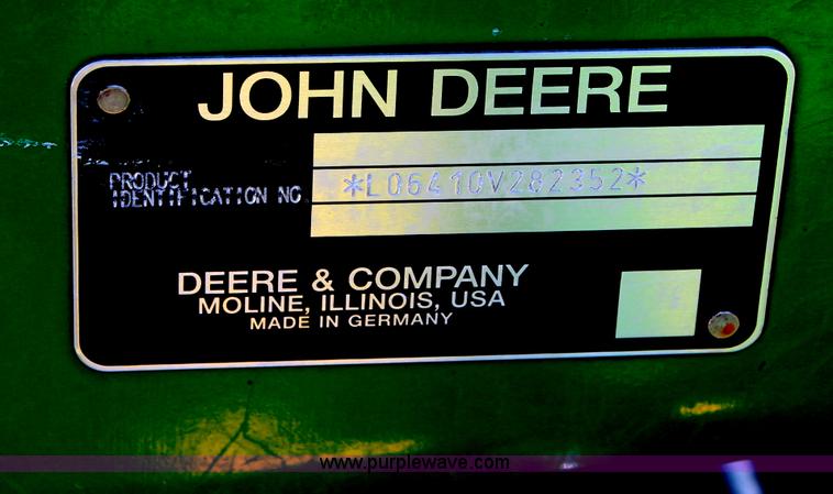 image for item D3246 2001 John Deere 6410 MFWD tractor