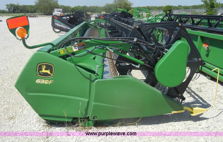 image for item D4075 2009 John Deere 630F HydraFlex platform header