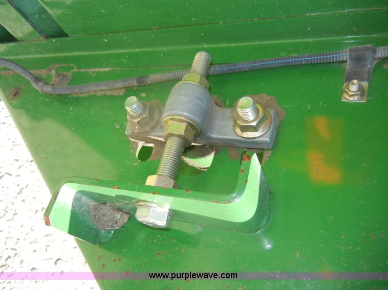 image for item D4075 2009 John Deere 630F HydraFlex platform header