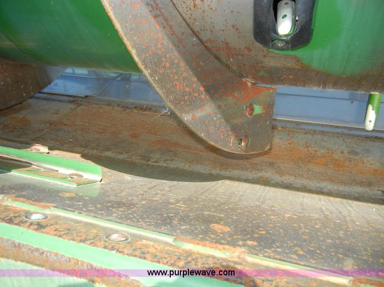 image for item D4075 2009 John Deere 630F HydraFlex platform header