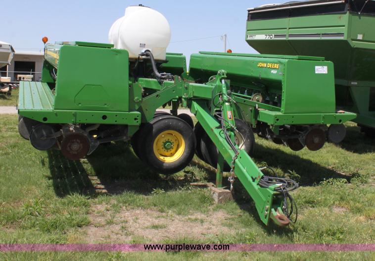 image for item D5016 2002 John Deere 455 grain drill