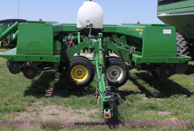 image for item D5016 2002 John Deere 455 grain drill