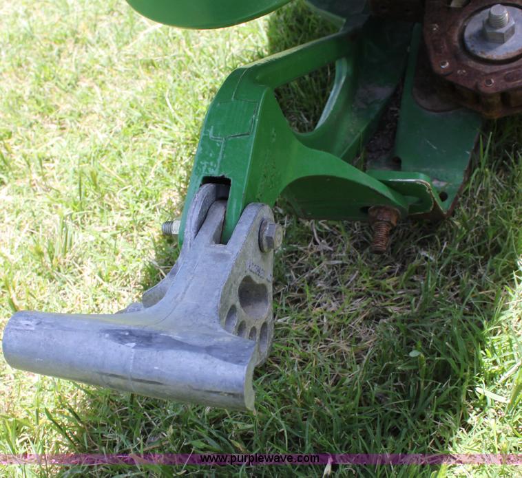 image for item D5031 2009 John Deere 612C 12 row corn header