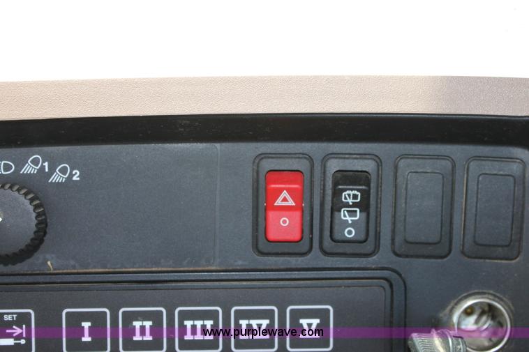 image for item D5032 2005 John Deere 9220 4WD tractor