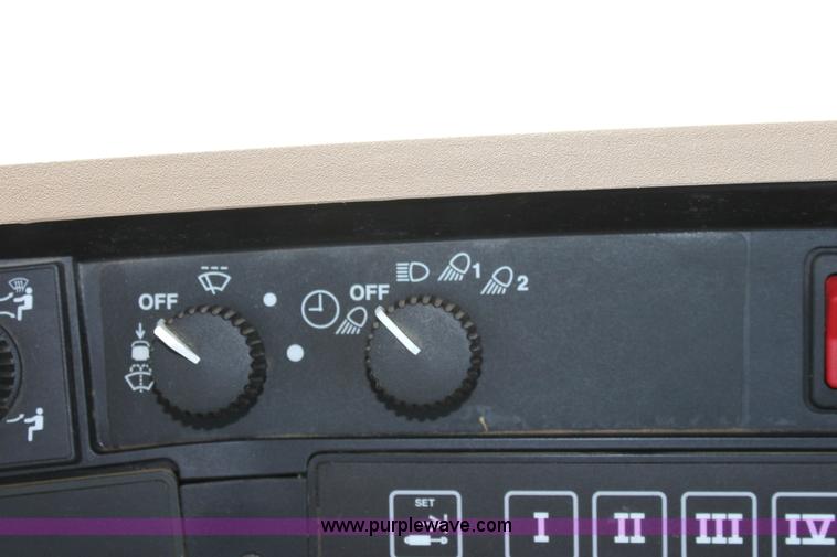 image for item D5032 2005 John Deere 9220 4WD tractor