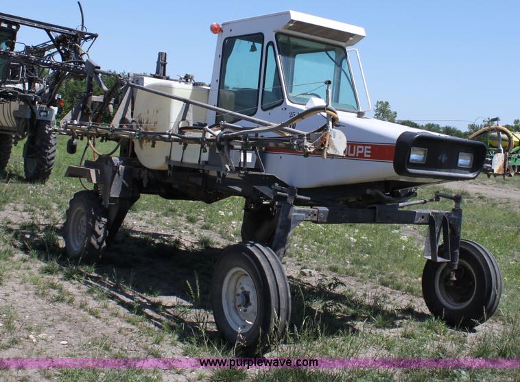 image for item D5047 SpraCoupe 220 self-propelled sprayer