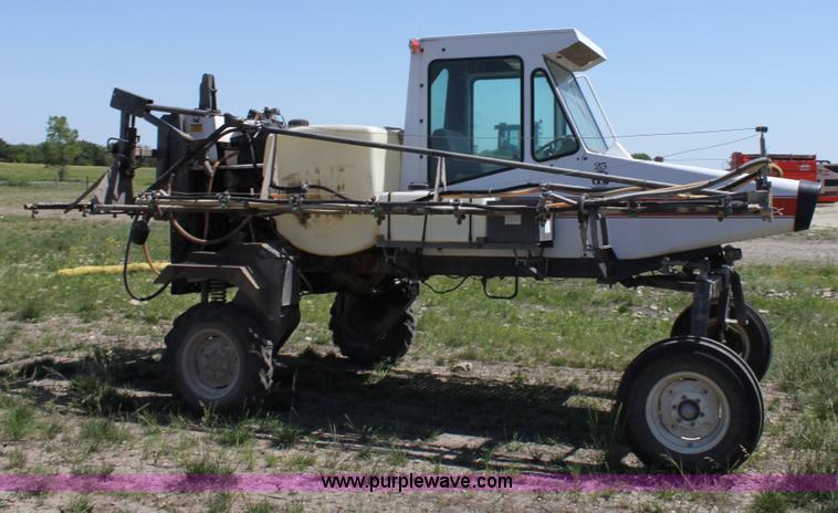 image for item D5047 SpraCoupe 220 self-propelled sprayer