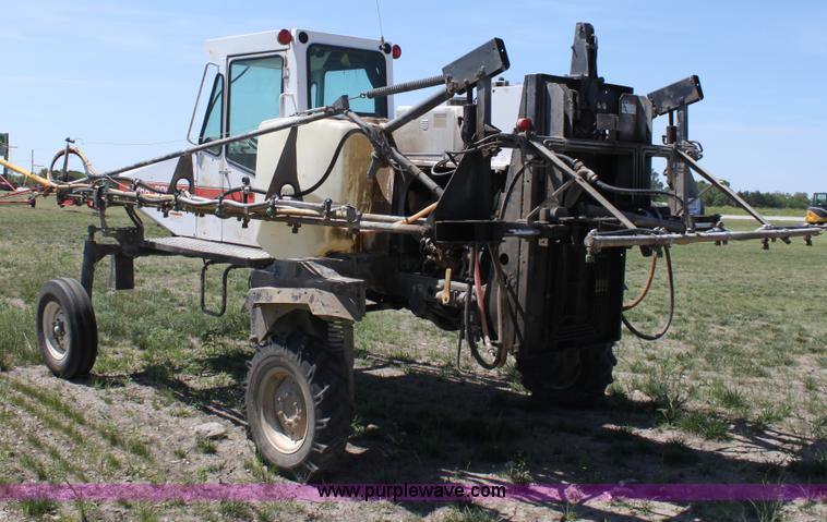 image for item D5047 SpraCoupe 220 self-propelled sprayer