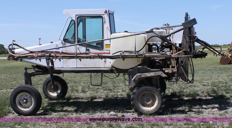 image for item D5047 SpraCoupe 220 self-propelled sprayer