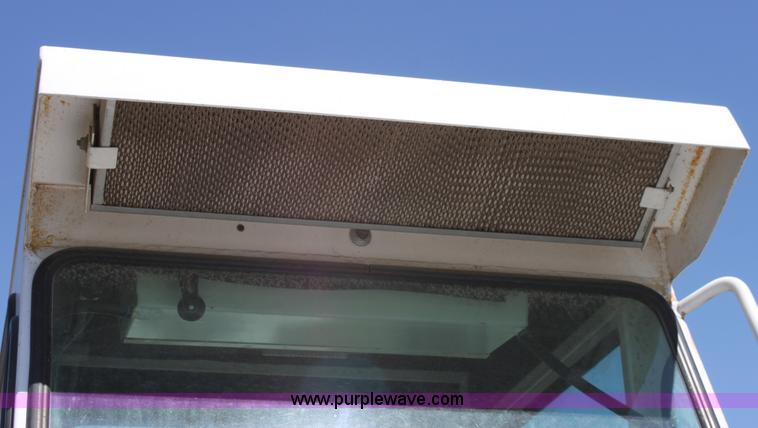 image for item D5047 SpraCoupe 220 self-propelled sprayer