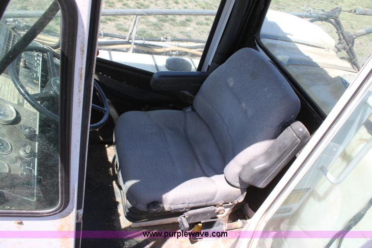 image for item D5047 SpraCoupe 220 self-propelled sprayer