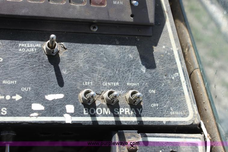 image for item D5047 SpraCoupe 220 self-propelled sprayer