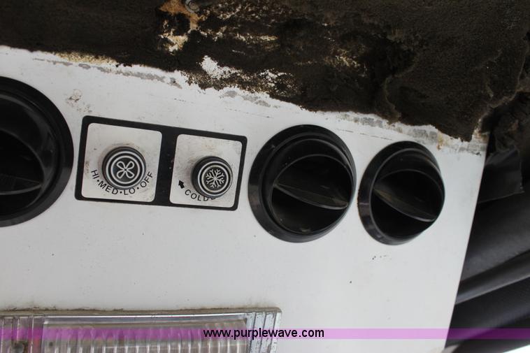 image for item D5047 SpraCoupe 220 self-propelled sprayer