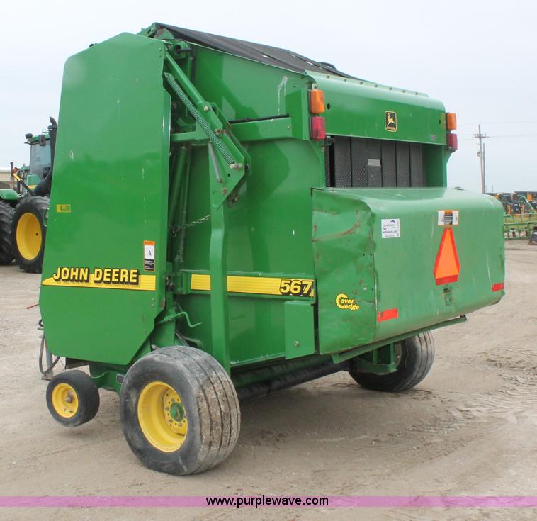 image for item D7899 2001 John Deere 567 round baler