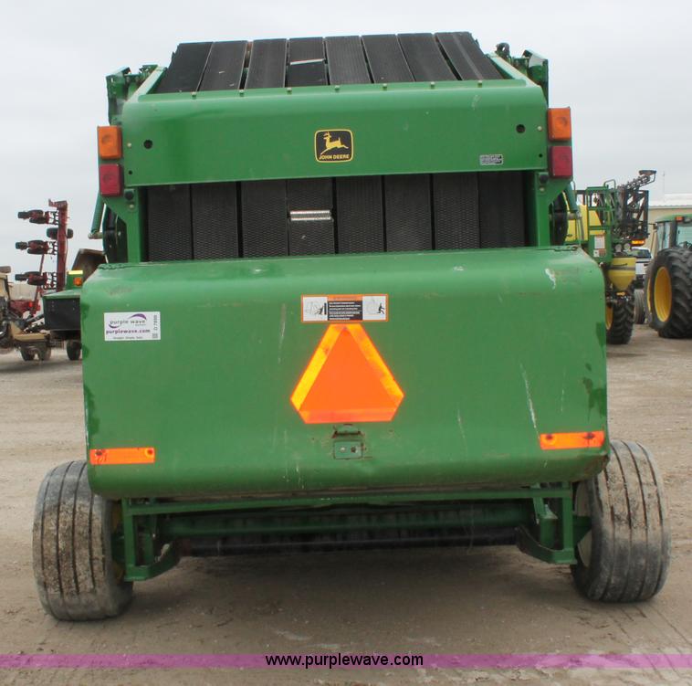 image for item D7899 2001 John Deere 567 round baler