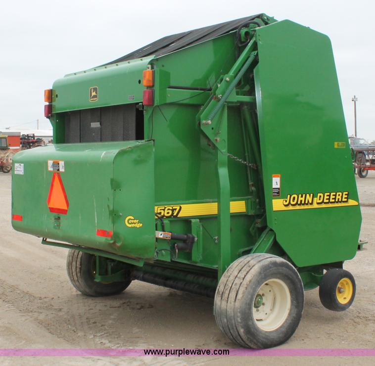 image for item D7899 2001 John Deere 567 round baler