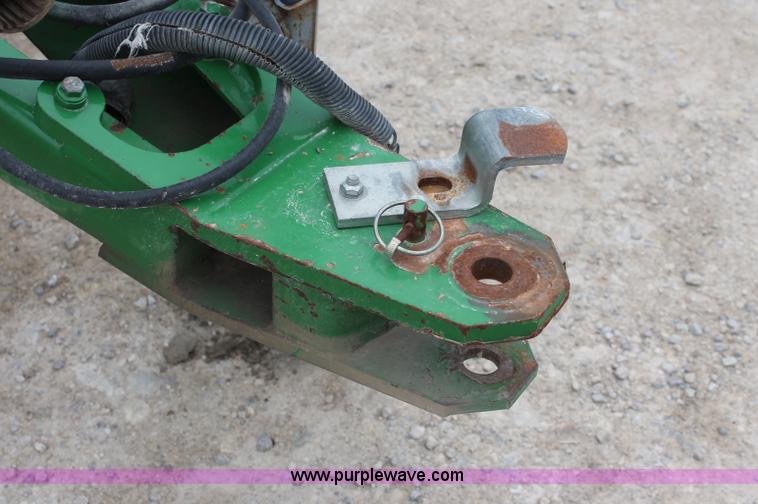 image for item D7899 2001 John Deere 567 round baler