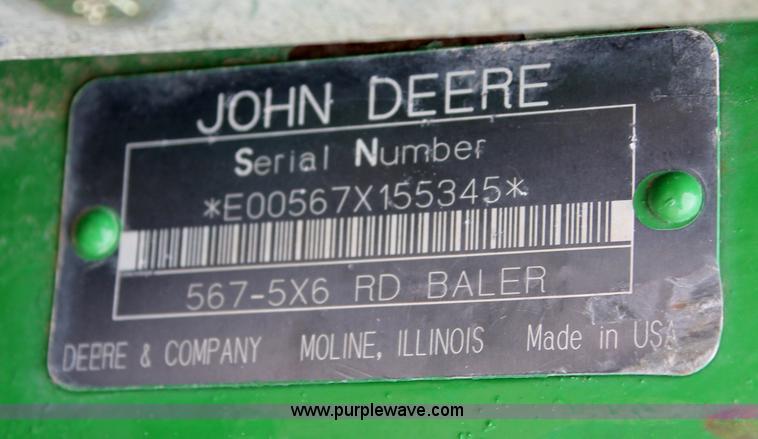image for item D7899 2001 John Deere 567 round baler