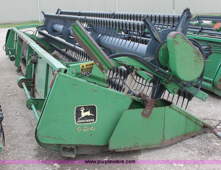 image for item D7901 1988 John Deere 924 flex platform header